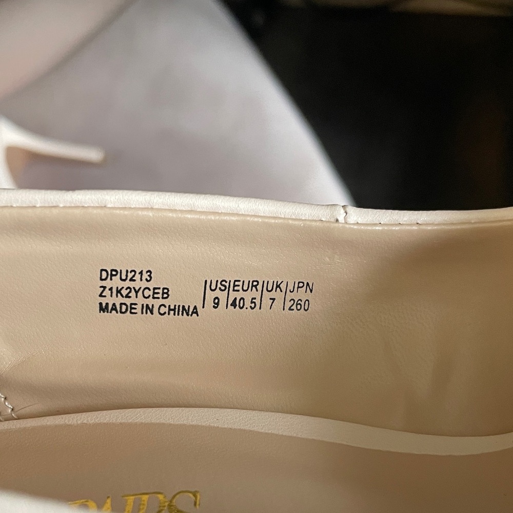 NWOT Dream Pairs Elegant Nude Heels - Picture 5 of 5